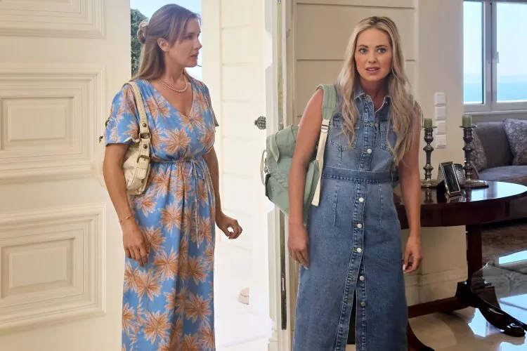 Abby arriving at her mom's house, greeted by her mom, both looking surprised and happy.