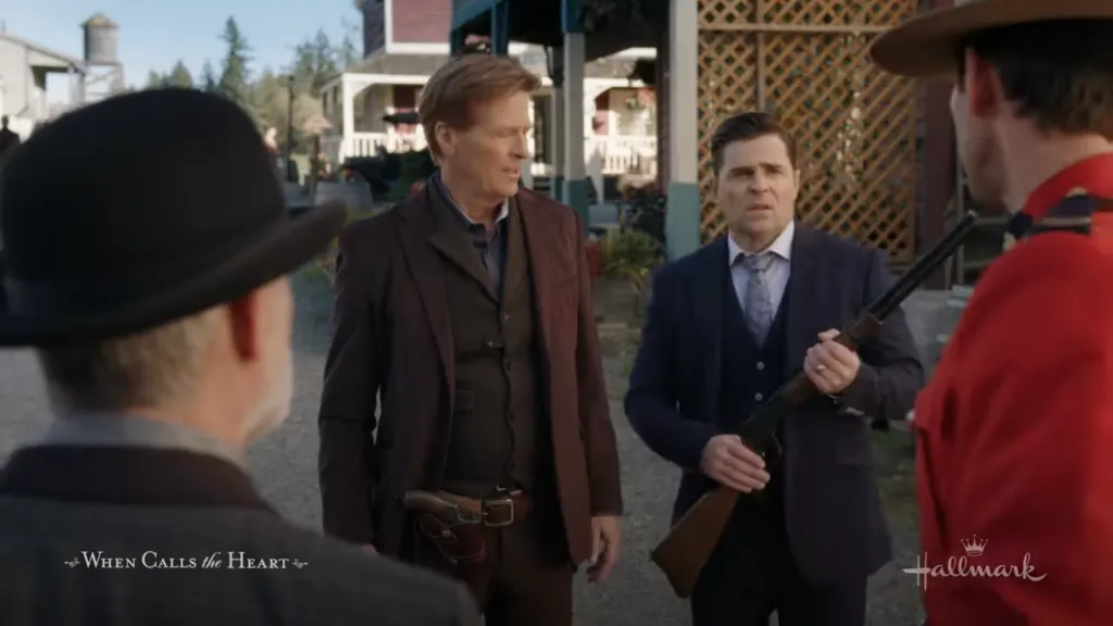 Lee holding onto a gun with Bill at his side.